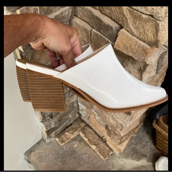 BUCKLE A Rider Girl White snake texture Block heel mules western pointed toe new - Picture 6 of 7